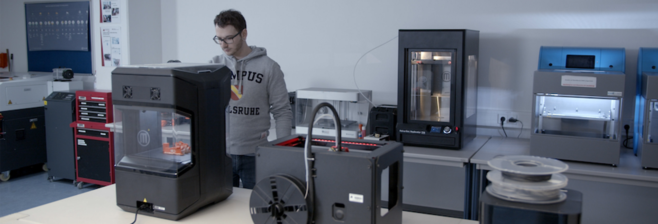 La prestigiosa universidad de ciencias aplicadas Karlsrushe utiliza las impresoras 3D Makerbot Method X en sus cursos de ingeniería avanzada y formación técnica